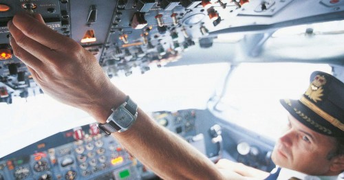 Pilot im Cockpit Pilot im Cockpit