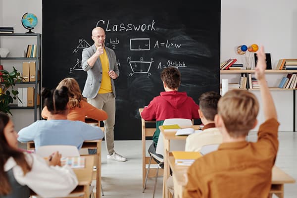 Lehrer im Klassenzimmer