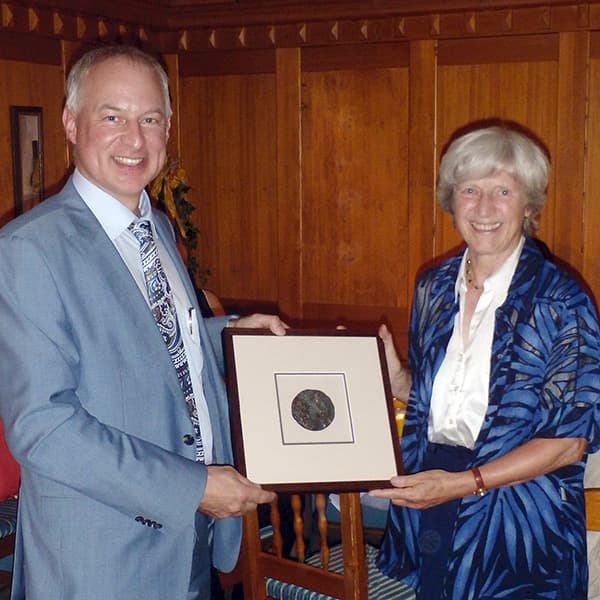 Mechthild Papoušek receives Medal of Honor from Pascal Mangold