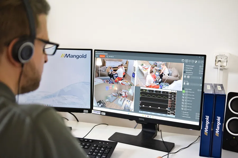 A person using the Mangold VisoSyncPro software in medical simulation