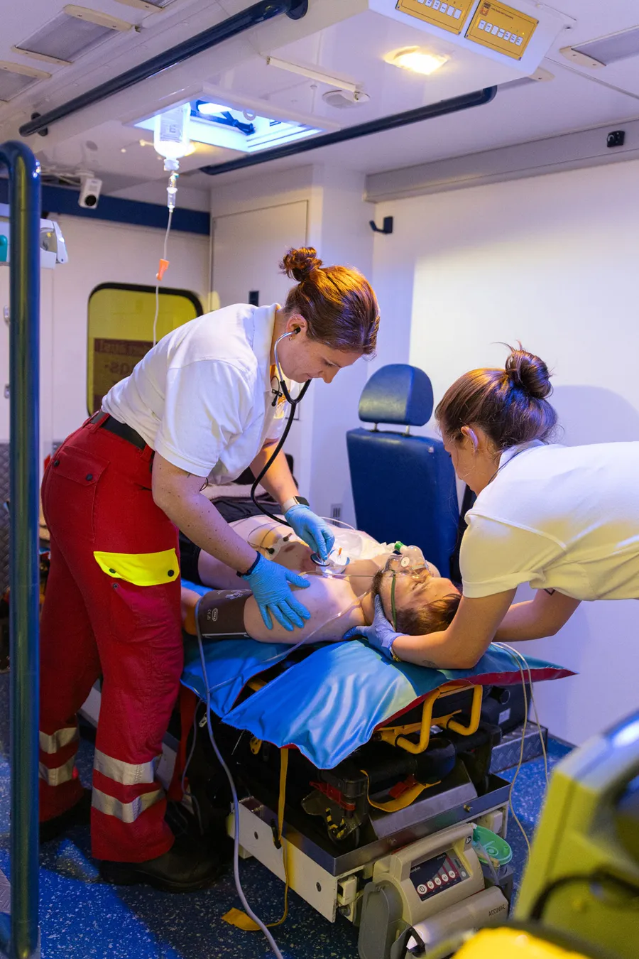 Medical simulation scenario in an ambulance