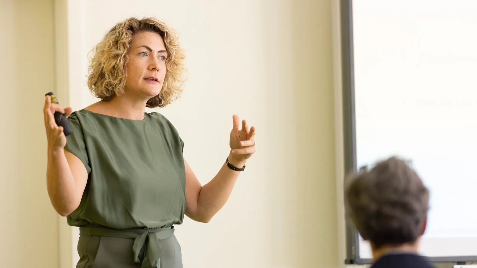 Prof. Dr. habil. Sarah Désirée Lange teaching
