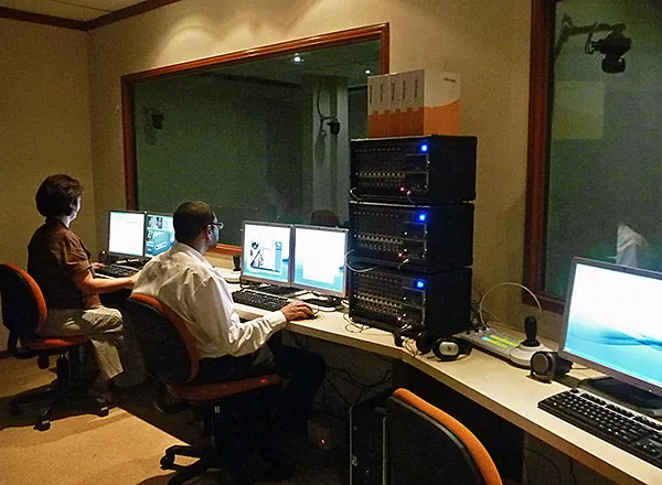 Usability Lab control room with observation window